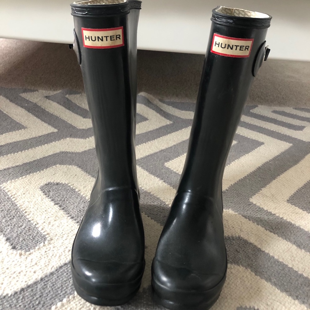 Black Youth Hunter boots-(Girls 4/Women’s 5-5.5)